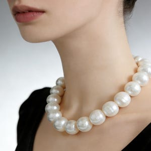 18mm 20mmShell pearl necklace ，white shell pearl wedding necklace，Bridesmaid wedding gift necklace,Bridal Necklace,Wedding Jewelry