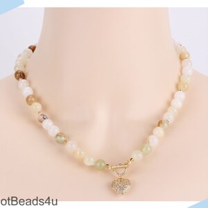 8 mm Jade-Halskette, weiße und hellgrüne Jade-Perlen-Halskette, Jade-Halsreif, minimalistische Halskette, Jade-Schmuck für Frauen, schöner glänzender Anhänger