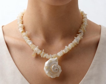 Natural White shell beads  With Conch  pendant Necklace ,Minimalist Necklace, Gift for women, Festival gift