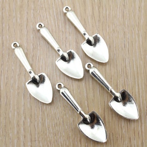 5PCS--Spade Charms, Antique Silver Tone Garden Shovel Pendant.DIY charm pendant--  16x51mm
