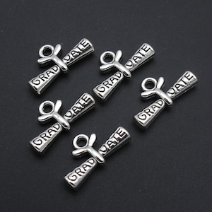10pcs--colgante de encanto de graduado de plata, encanto de diploma, encanto de graduaciónBulk Graduate Scroll Charms-11x21mm-YF431