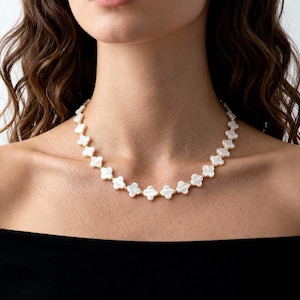 Naturligt vitt fyrklöverhalsband, minimalistiskt halsband, present till kvinnor, festivalpresent
