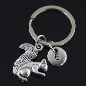 Sleutelhanger eekhoorn, handgestempelde sleutelhanger, eerste sleutelhanger, sleutelhanger eekhoorn, eekhoorncadeaus, bedelsleutelhanger, gepersonaliseerd, dierencadeau