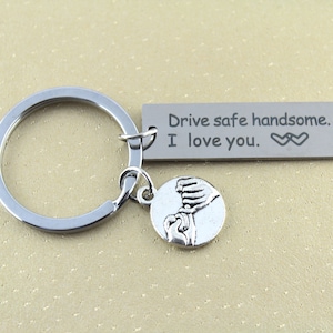 Brelok Drive Safe Handsome I Love You, personalizowany brelok z ręcznie wytłoczonym napisem. Różowy brelok z obietnicą, najlepszy przyjaciel/chłopak/dziewczyna
