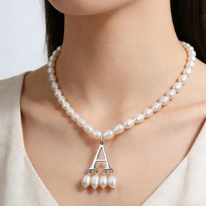 Collier de perles initiales en argent : bijoux en perles d'eau douce ovales de 6-7 mm