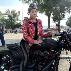 Nieten Steampunk Nieten Biker, Damen lange Metall Spiked, Kuhleder Punk-Mode, handgemachte Jacke für Frauen, Studwork Metal Solid,