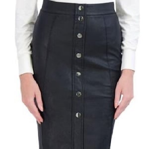 Elegant Black Knee-Length Prom Skirt Women’s Leather Fashion with Silver Button Accents