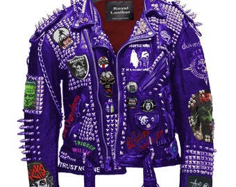 Chaqueta de cuero con tachuelas moradas, estilo steampunk, con pinchos gruesos, parches icónicos y diseño personalizado
