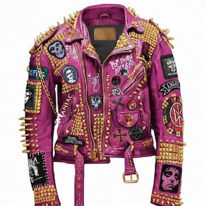 Herrmagenta punkjacka med guldfärgade spikar och bandmärken, specialtillverkad rockerjacka i nötskinn, statement-kläder
