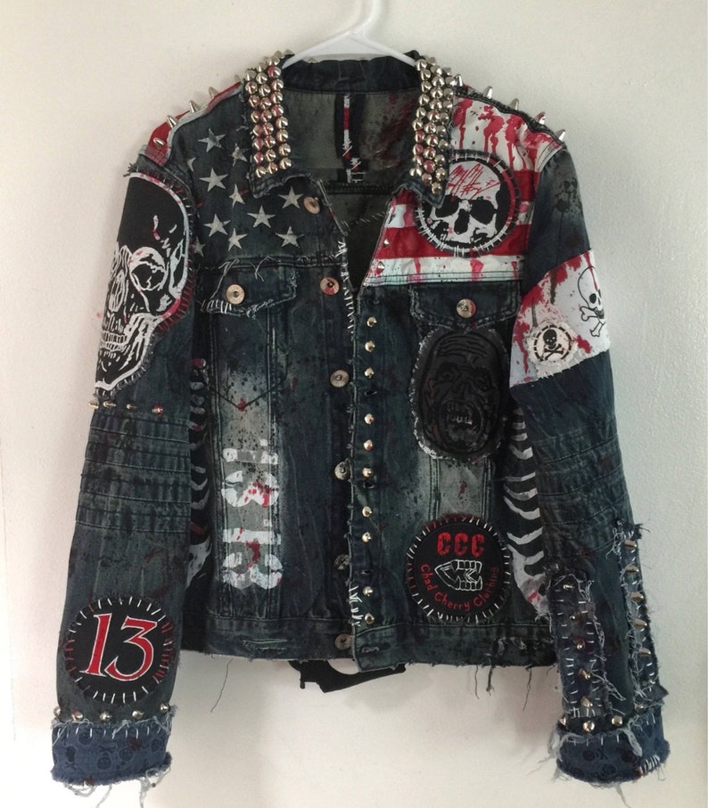 Chaqueta vaquera punk con tachuelas, estilo steampunk gótico, vaqueros personalizados. imagen 2