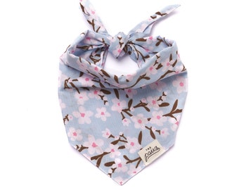 Bandana para perros con flor de cerezo