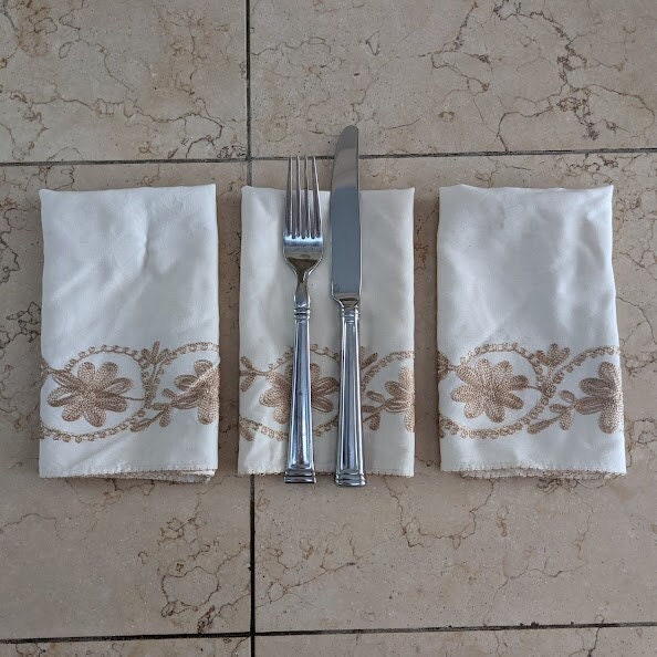 17x17 BeigeWhite A/&MT Floral Embroidered LinenCloth Reusable Dinner Napkins; Set of 4 pieces