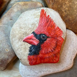 Handbemalter Kardinalfelsen, Geschenk für Vogelliebhaber, Wildtierdekor