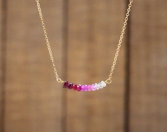 Robijnrode ketting, KLEIN, sierlijk minimalistisch, robijnrode ombre-ketting, geboortesteen juli, gearceerde robijn, robijnrode ketting, robijnrode ketting