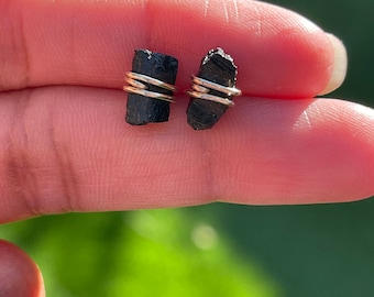Ruwe toermalijnstekers, ruwe zwarte toermalijn oorbellen, sterlingzilver, goud, sierlijk, natuurlijk, edelsteen