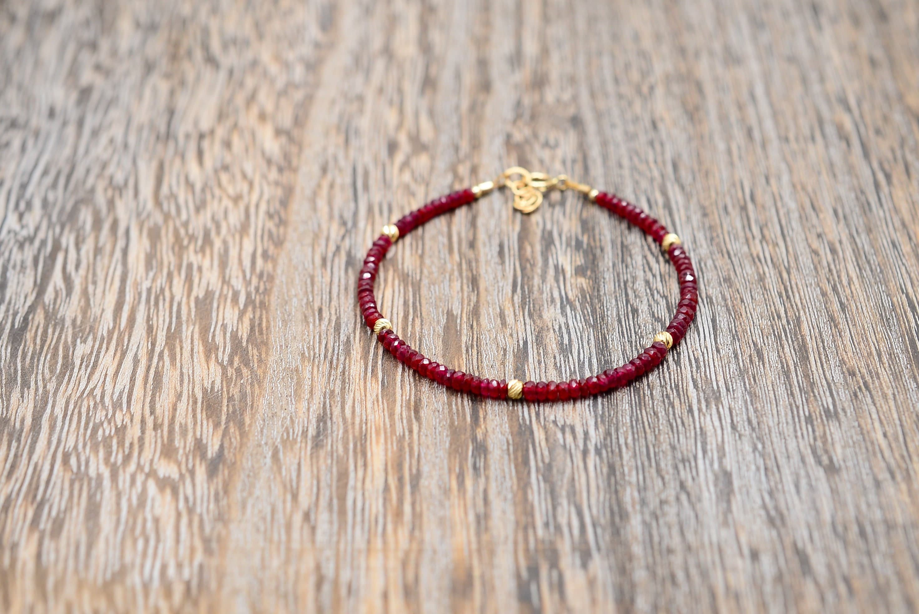 AAAA+ robijnarmband, kralenarmband, 14 kt massief goud, 14 kt goud, geboortesteen juli, natuurlijke robijn, longido-robijn, verstelbaar, sierlijk, delicaat