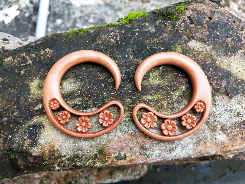 6mm 2g 716 10mm Hanger sawo wood gauges with flower carving4g 0g 5mm 14mm 12 11mm 916 00g 12mm 8mm