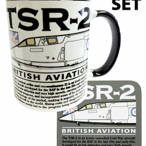 以下が含まれることがあります： TSR-2 航空機の白黒イラストが描かれた白のマグカップとコースターのセット。マグカップは黒い取っ手、コースターはグレー。マグカップとコースターの両方に黒で「TSR-2」の文字が印刷されています。コースターには黒で「British Aviation」の文字が印刷されています。コースターには黒で「The TSR-2 is an iconic cancelled Cold War aircraft developed for the RAF in the late 50s and early 60s. It could fly at low altitudes and very high speeds, carrying either nuclear or conventional weapons, and incorporated some of the most advanced aviation technology of the period. Disagreements and rising costs led to the TSR-2 program being scrapped in 1965.」の文字が印刷されています。