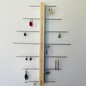 Présentoir mural et organisateur de bijoux en bois et acier - Présentoir minimaliste artisanal