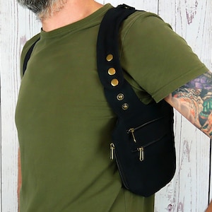 Holster bag ~ Festival utility vest ~ 5 pockets ~ Adjustable ~ Black ~ Unisex ~ The Old School Holster with one-sided pouch