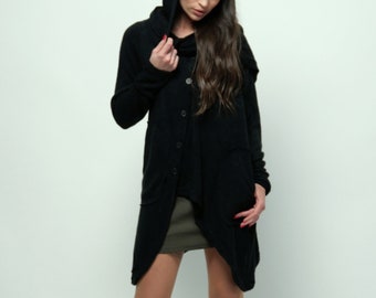 Cardigan ~ Veste asymétrique ~ Tricot avec capuche, trous de pouces et poches ~ Noir ~ Le cardigan Wildy