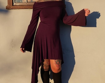 Vestido Diosa Morada Hecho a Mano: Corte asimétrico y tejido muy suave