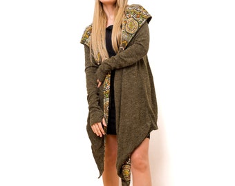 Wrap cardigan ~ Lined with printed fabric ~ Large collar ~ Special hood and thumb holes ~ Asymmetric cut ~ Green