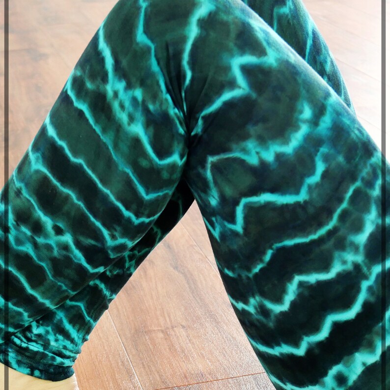 stretch and strong ~ High waist ~ Blue batik ~ The Ocean Leggings Leggings ~ Active wear ~ Yoga tights ~ Super soft