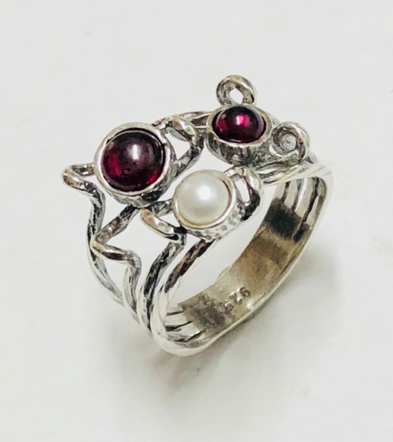 Women silver ring with pearl and garnet stones Free shipping!