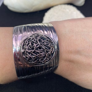 Brazalete de malla de alambre, pulsera ancha de plata, brazalete de puño ajustable, pulsera de puño de plata, joyería de declaración, pulsera martillada de puño de plata ancha