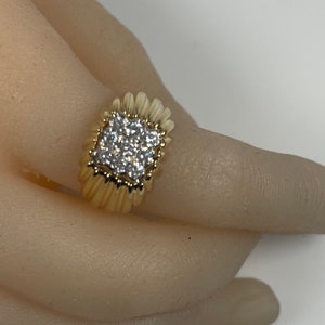 Vintage corrugated 18 karat diamond cluster ring