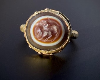 Ancient Roman Lion Intaglio Ring | 1st Century AD | 17–18K Gold | Banded Eye Agate | Authentic Antiquity