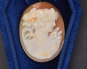 14 Karat Gold Antique Hand Carved Cameo Pendant Brooch