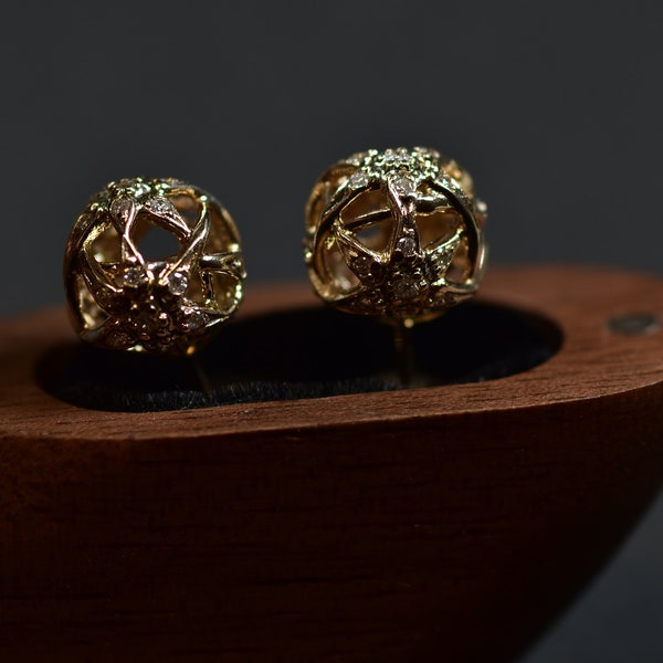 H. Stern 18 karat noble gold Copernicus stud ball earrings