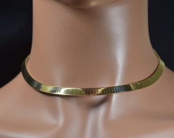 Vintage 14 karat Italy 6 mm 17 inch Omega Collar necklace