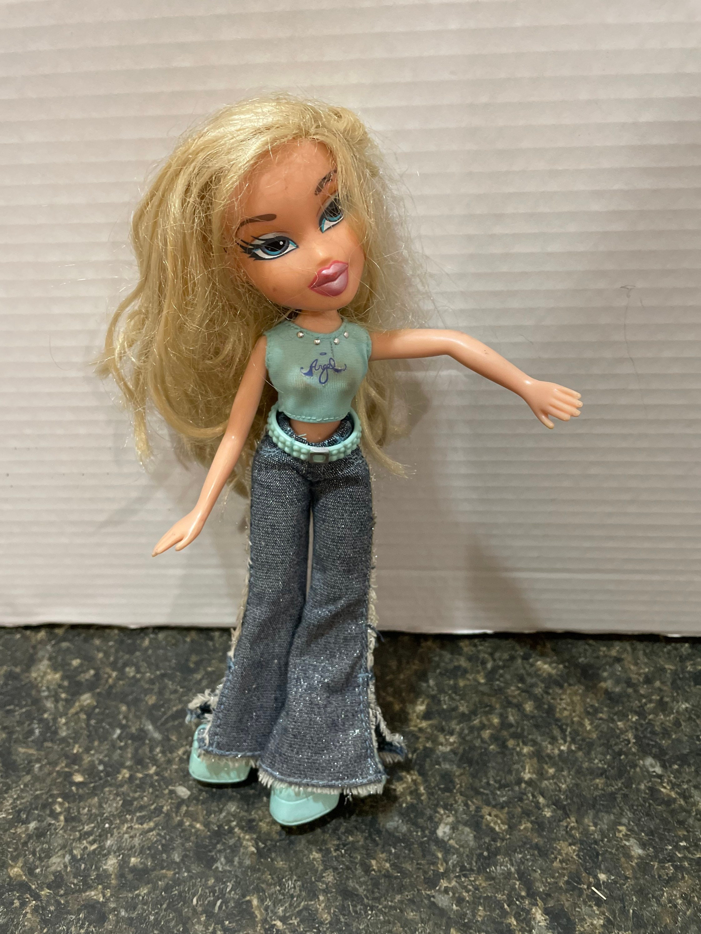Vintage Bratz Puppe weiB 2001 MGA blaue Augen blonde Haare blaue Schuhe Original Kleidung Gurtel 10 selten Etsy
