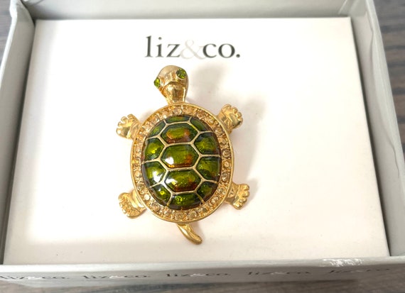 Vintage Liz & Co Gold Plated Green Turtle Brooche - image 2