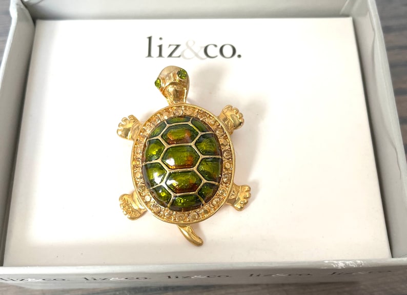 Vintage Liz & Co Gold Plated Green Turtle Brooche image 2