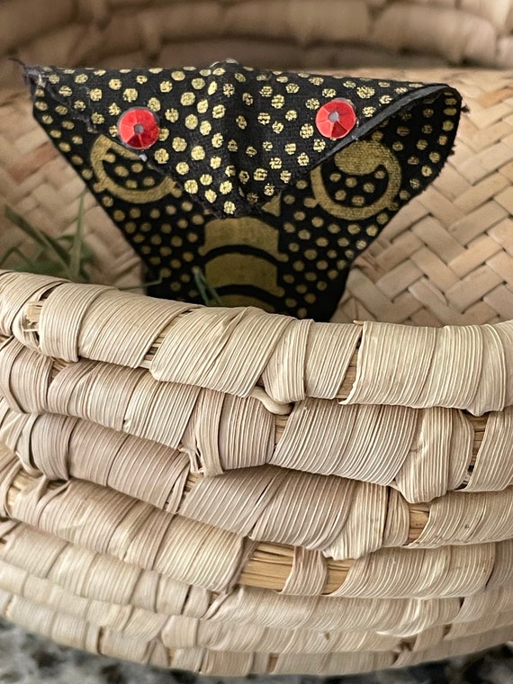 【一部予約販売中】 Vintage Wooden Scrap Paper Snake in the Basket, Cobra Pop up 小物入れ