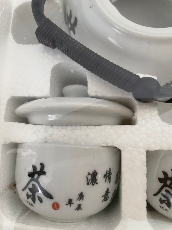 ヴィンテージの高級白翡翠磁器中国茶器セット（トレイ付き）新品箱入り