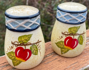 Cherry Berry Salt & pepper shaker  . Stoneware rare  3”x2”