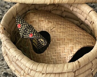 Vintage Wooden Scrap Paper Snake in the Basket, Cobra Pop up