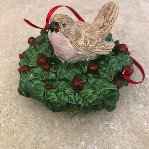 Vintage Bird in the nest Christmas tree ornament ceramic / resin  3”x3”