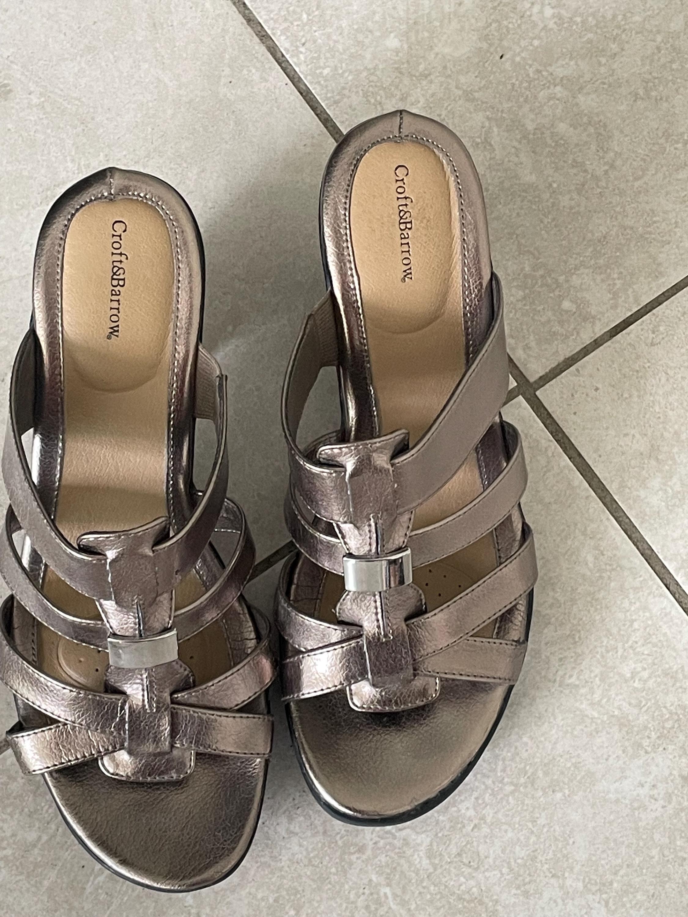 CROFT& Barrow size M flip flops. Between size 8 to 8.5 Croft & Barrow Sandals New size 7 $15 each pair main image 3