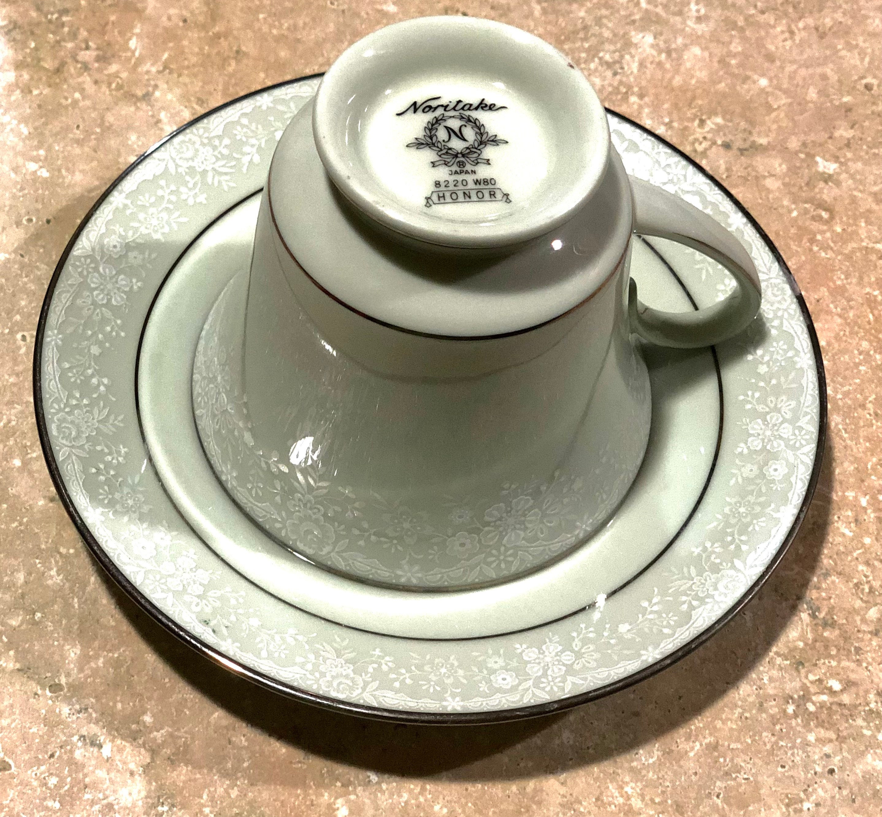 ノリタケのヴィンテージ オノール グリーンティーカップ＆ソーサー