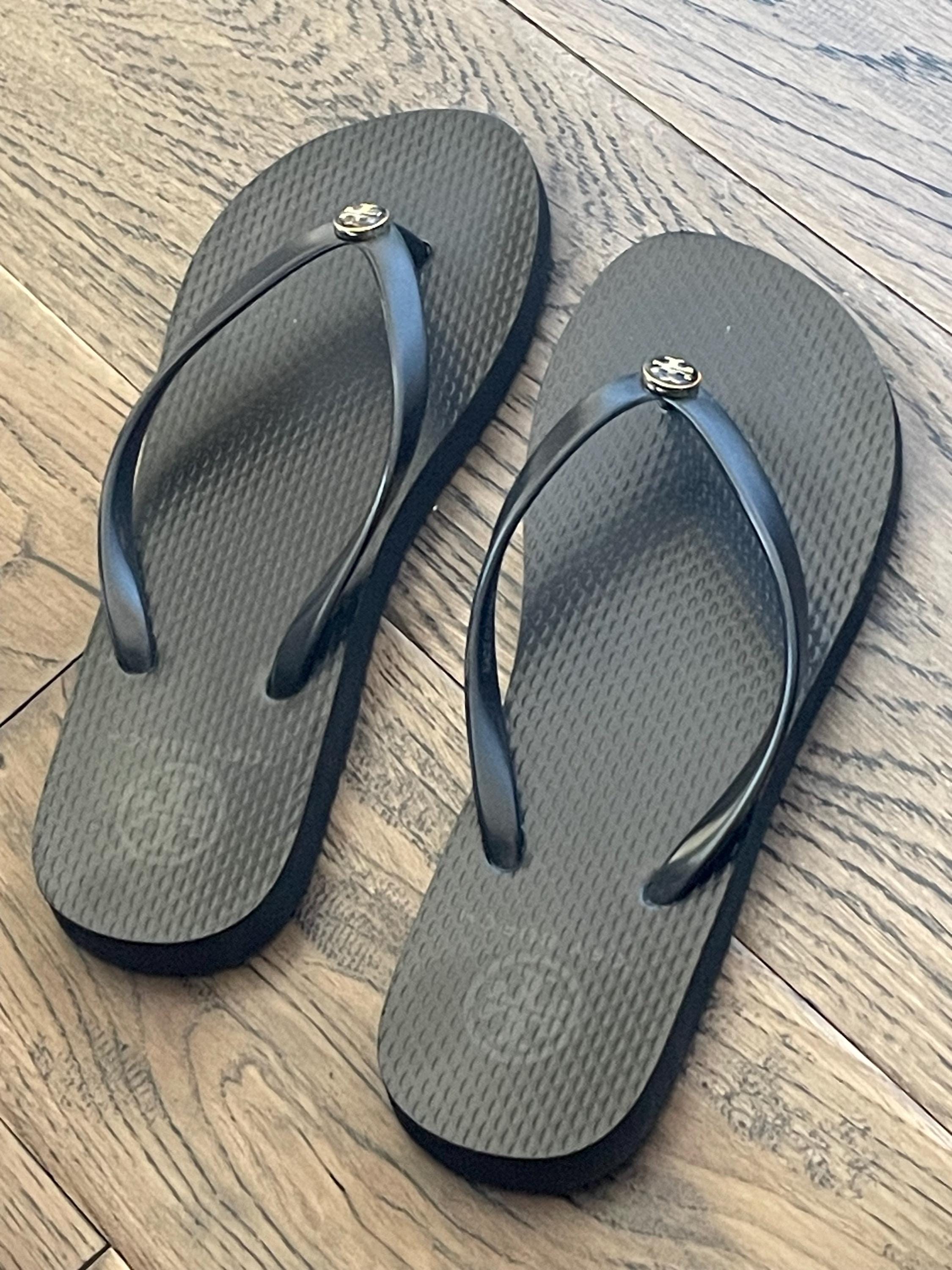 Tory Burch Black Flip Flops with Subtle Rainbow Edge Tory Burch Capri leather flip flops for Women - Black in USA  main image 2