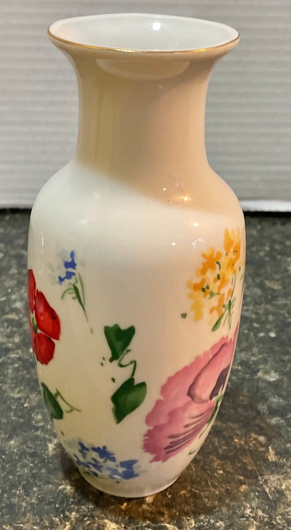 Vintage Takashi Hand Painted Fine White Porcelain Vase Japan . - Etsy