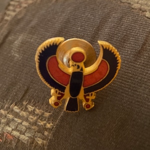MMA God of the Sky Horus Lapel Pin Brooch -1976 Metropolitan Museum of Arts Treasure Tutankhamen