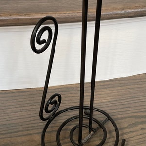 Spectrum Diversified Scroll Deco Suporte para papel toalha de cozinha Preto