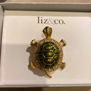 Vintage Liz & Co Gold Plated Green Turtle Brooche image 4